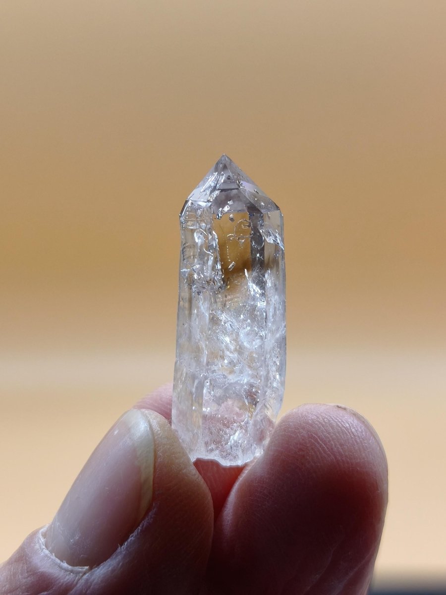 Klarer Amethyst Rohkristall – Erongo Namibia – Sammlerstufe Roh Kristall Spitze Point Sammler Stufe lang Rarität Edelstein Deko Heilstein - Art of Nature Berlin