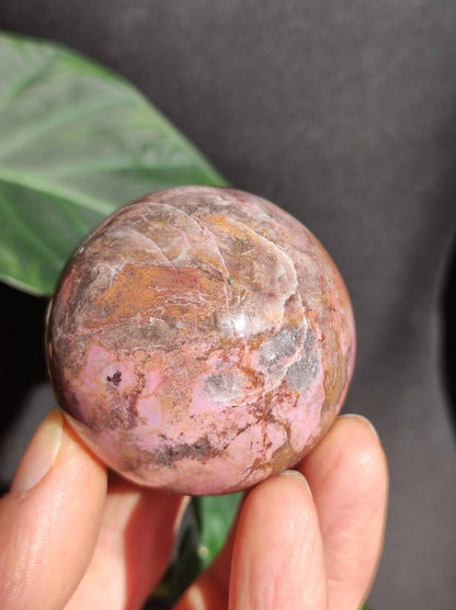 Kobalt Calcit Kugel *Rarität* rosa Pink Kristall Edelstein Deko Haus Sammler Geschenk Er Sie Mann Frau Freund Mineral Selten Heilstein - Art of Nature Berlin