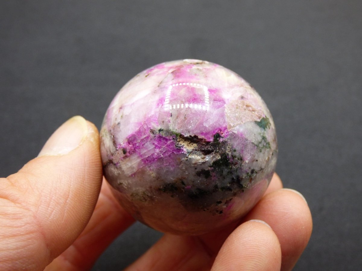 Kobalt Calcit Kugel *Rarität* rosa Pink Kristall Edelstein Deko Haus Sammler Geschenk Er Sie Mann Frau Freund Mineral Selten Heilstein - Art of Nature Berlin