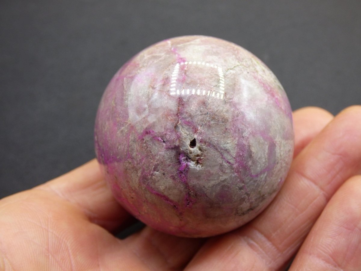 Kobalt Calcit Kugel *Rarität* rosa Pink Kristall Edelstein Deko Haus Sammler Geschenk Er Sie Mann Frau Freund Mineral Selten Heilstein - Art of Nature Berlin