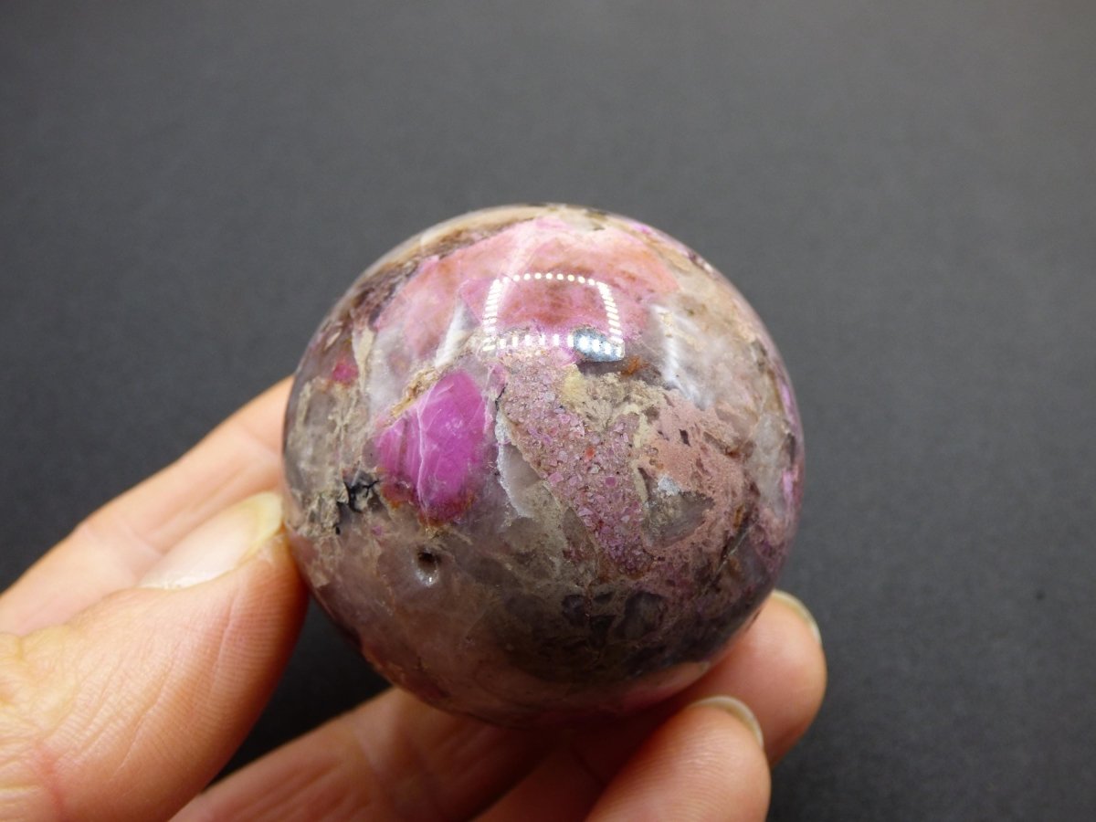 Kobalt Calcit Kugel *Rarität* rosa Pink Kristall Edelstein Deko Haus Sammler Geschenk Er Sie Mann Frau Freund Mineral Selten Heilstein - Art of Nature Berlin