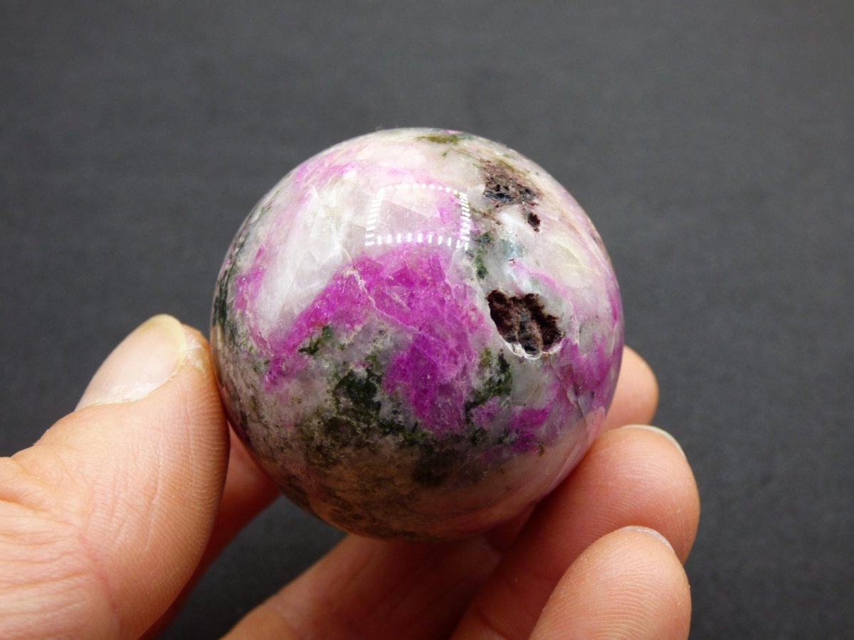 Kobalt Calcit Kugel *Rarität* rosa Pink Kristall Edelstein Deko Haus Sammler Geschenk Er Sie Mann Frau Freund Mineral Selten Heilstein - Art of Nature Berlin