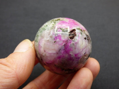 Kobalt Calcit Kugel *Rarität* rosa Pink Kristall Edelstein Deko Haus Sammler Geschenk Er Sie Mann Frau Freund Mineral Selten Heilstein - Art of Nature Berlin