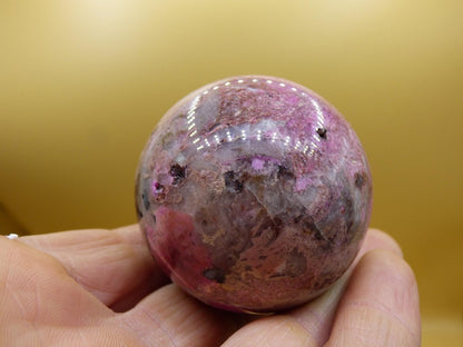 Kobalt Calcit Kugel *Rarität* rosa Pink Kristall Edelstein Deko Haus Sammler Geschenk Er Sie Mann Frau Freund Mineral Selten Heilstein - Art of Nature Berlin