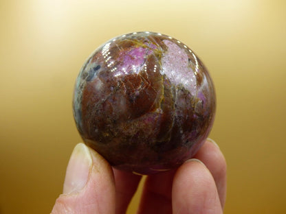 Kobalt Calcit Kugel *Rarität* rosa Pink Kristall Edelstein Deko Haus Sammler Geschenk Er Sie Mann Frau Freund Mineral Selten Heilstein - Art of Nature Berlin