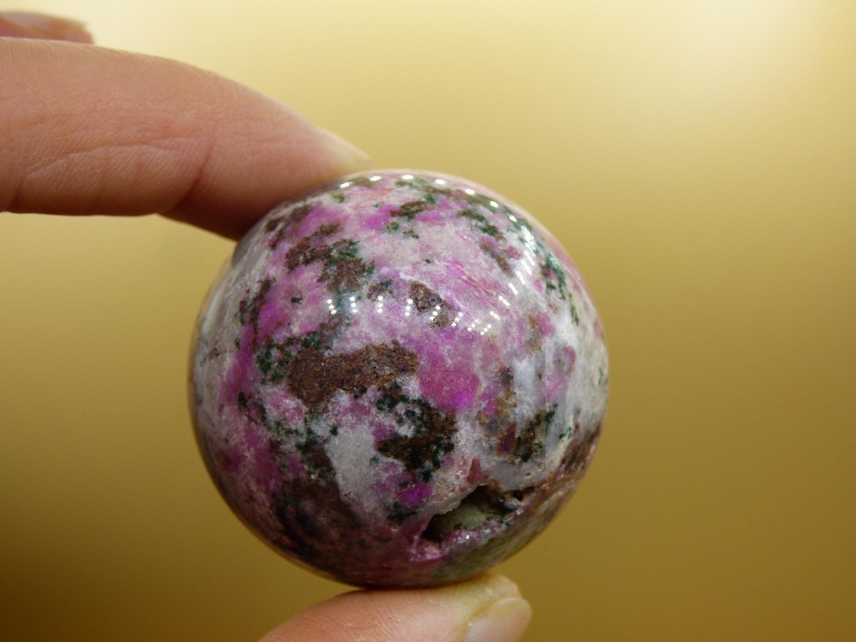 Kobalt Calcit Kugel *Rarität* rosa Pink Kristall Edelstein Deko Haus Sammler Geschenk Er Sie Mann Frau Freund Mineral Selten Heilstein - Art of Nature Berlin