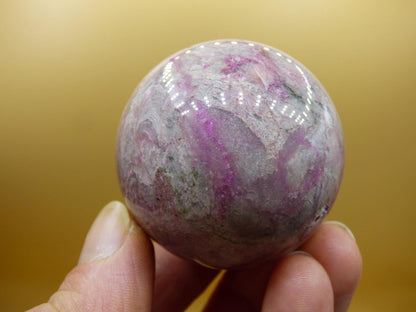 Kobalt Calcit Kugel *Rarität* rosa Pink Kristall Edelstein Deko Haus Sammler Geschenk Er Sie Mann Frau Freund Mineral Selten Heilstein - Art of Nature Berlin