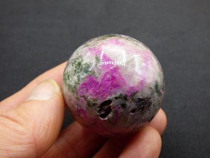 Kobalt Calcit Kugel *Rarität* rosa Pink Kristall Edelstein Deko Haus Sammler Geschenk Er Sie Mann Frau Freund Mineral Selten Heilstein - Art of Nature Berlin