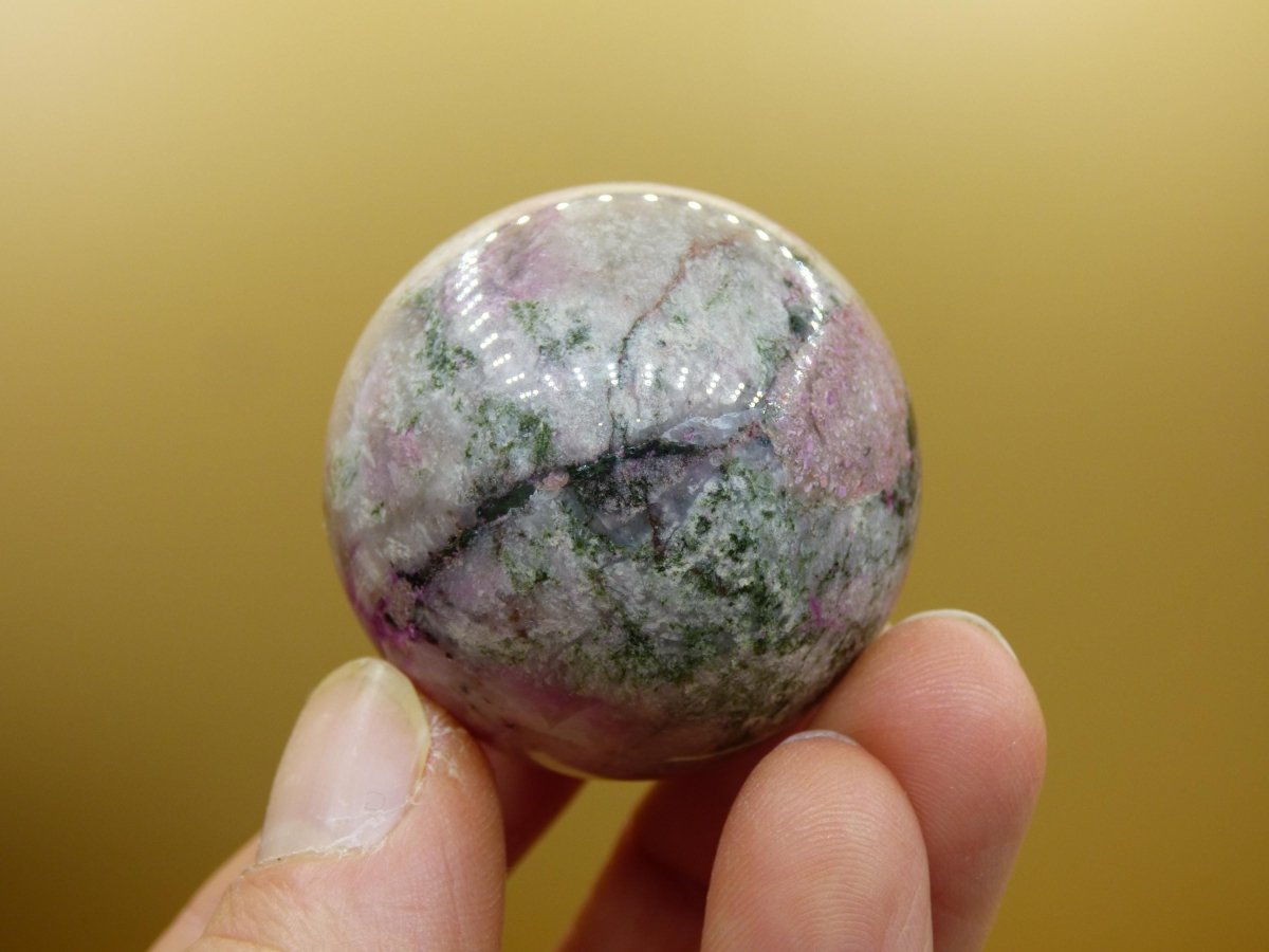 Kobalt Calcit Kugel *Rarität* rosa Pink Kristall Edelstein Deko Haus Sammler Geschenk Er Sie Mann Frau Freund Mineral Selten Heilstein - Art of Nature Berlin