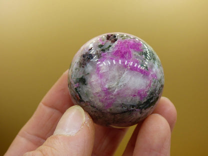 Kobalt Calcit Kugel *Rarität* rosa Pink Kristall Edelstein Deko Haus Sammler Geschenk Er Sie Mann Frau Freund Mineral Selten Heilstein - Art of Nature Berlin