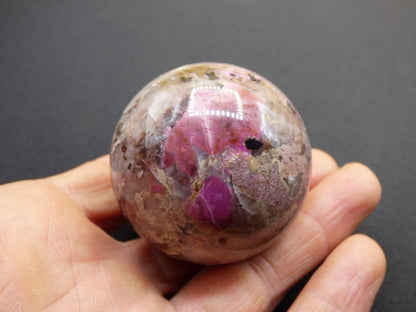 Kobalt Calcit Kugel *Rarität* rosa Pink Kristall Edelstein Deko Haus Sammler Geschenk Er Sie Mann Frau Freund Mineral Selten Heilstein - Art of Nature Berlin