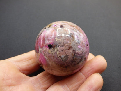 Kobalt Calcit Kugel *Rarität* rosa Pink Kristall Edelstein Deko Haus Sammler Geschenk Er Sie Mann Frau Freund Mineral Selten Heilstein - Art of Nature Berlin