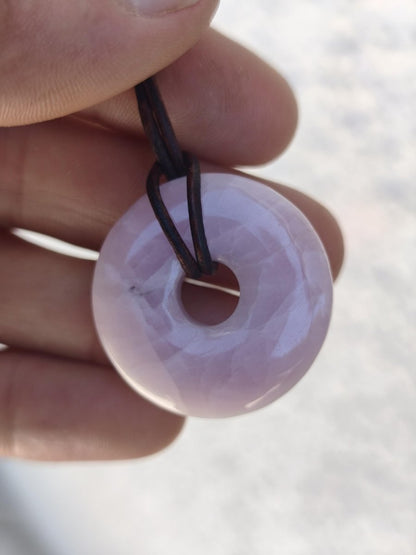 Kunzit A - Donut Edelstein Kette 30mm Heilstein rosa pink Rarität Mann Frau Freundin Glück Kristall Anhänger Natur Rarität Geschenk Er Sie - Art of Nature Berlin