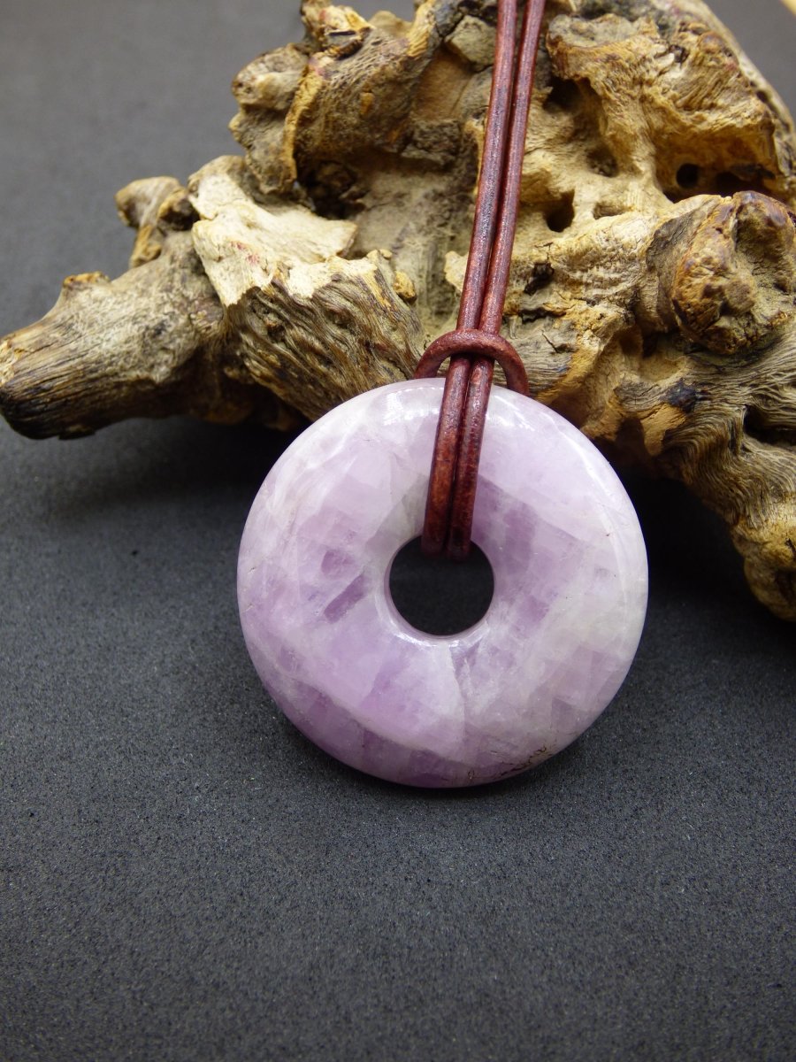 Kunzit A - Donut Edelstein Kette 30mm Heilstein rosa pink Rarität Mann Frau Freundin Glück Kristall Anhänger Natur Rarität Geschenk Er Sie - Art of Nature Berlin