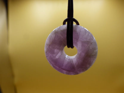 Kunzit A - Donut Edelstein Kette 30mm Heilstein rosa pink Rarität Mann Frau Freundin Glück Kristall Anhänger Natur Rarität Geschenk Er Sie - Art of Nature Berlin