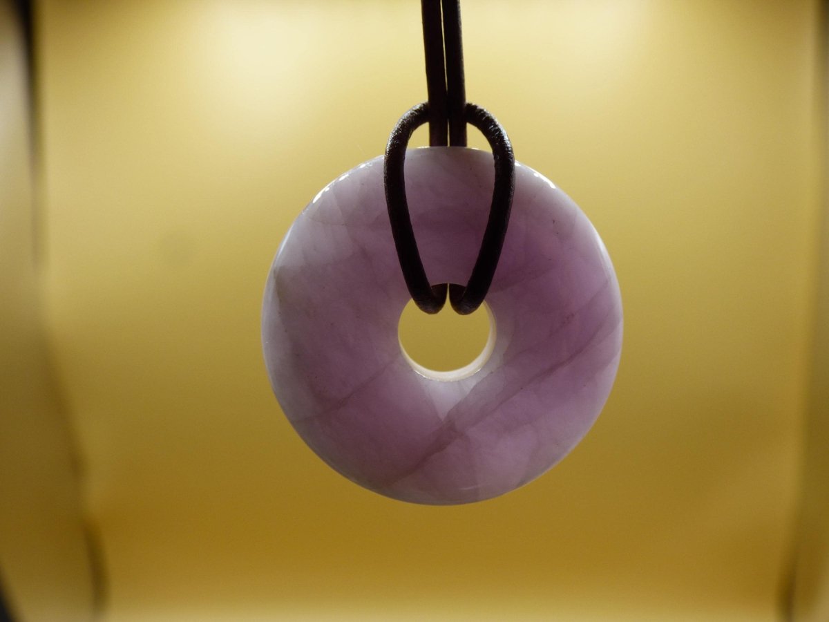 Kunzit A - Donut Edelstein Kette 30mm Heilstein rosa pink Rarität Mann Frau Freundin Glück Kristall Anhänger Natur Rarität Geschenk Er Sie - Art of Nature Berlin