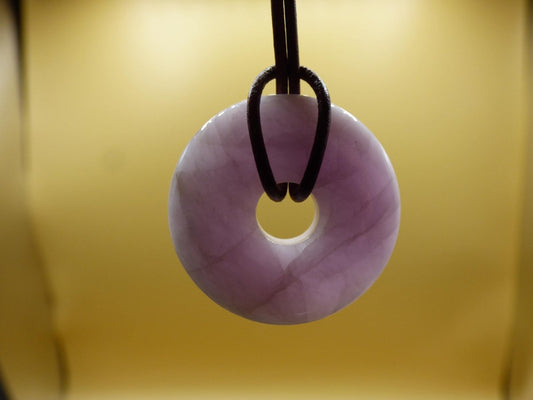 Kunzit A - Donut Edelstein Kette 30mm Heilstein rosa pink Rarität Mann Frau Freundin Glück Kristall Anhänger Natur Rarität Geschenk Er Sie - Art of Nature Berlin
