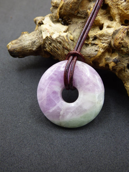 Kunzit A - Donut Edelstein Kette 30mm Heilstein rosa pink Rarität Mann Frau Freundin Glück Kristall Anhänger Natur Rarität Geschenk Er Sie - Art of Nature Berlin