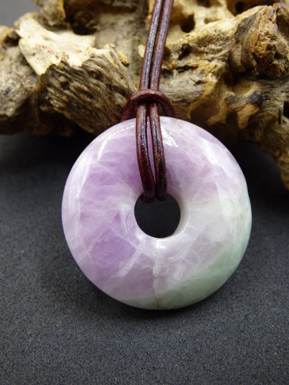 Kunzit A - Donut Edelstein Kette 30mm Heilstein rosa pink Rarität Mann Frau Freundin Glück Kristall Anhänger Natur Rarität Geschenk Er Sie - Art of Nature Berlin