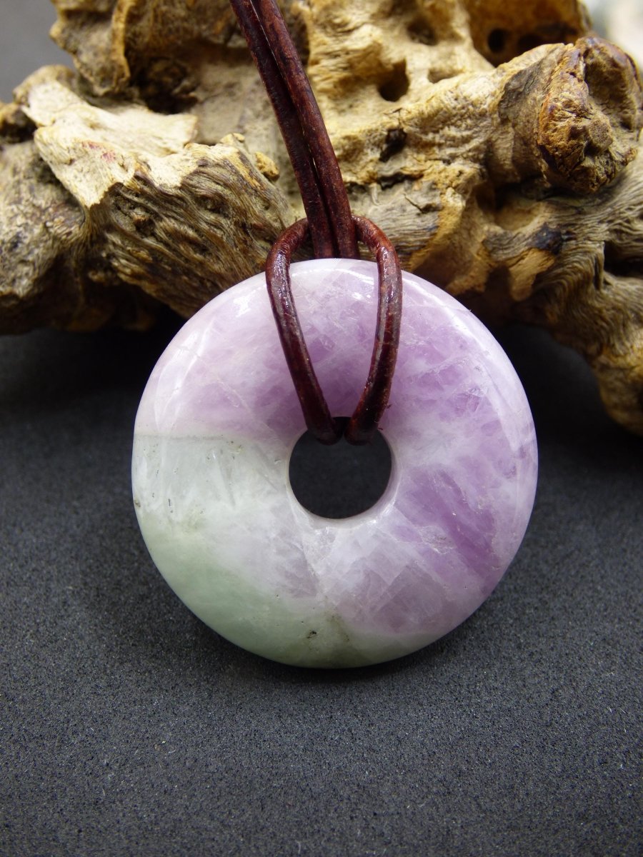 Kunzit A - Donut Edelstein Kette 30mm Heilstein rosa pink Rarität Mann Frau Freundin Glück Kristall Anhänger Natur Rarität Geschenk Er Sie - Art of Nature Berlin