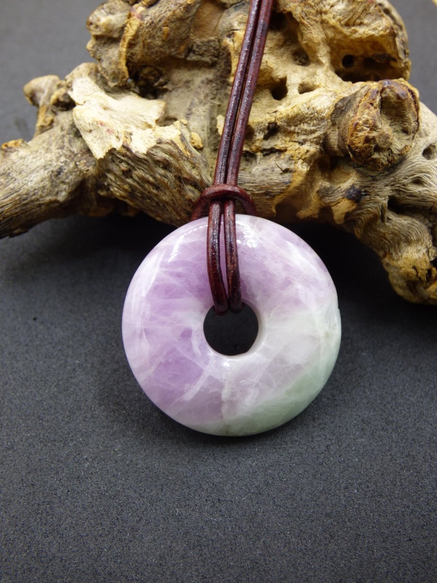 Kunzit A - Donut Edelstein Kette 30mm Heilstein rosa pink Rarität Mann Frau Freundin Glück Kristall Anhänger Natur Rarität Geschenk Er Sie - Art of Nature Berlin