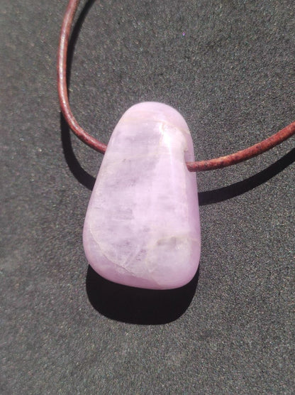 Kunzit A - Edelstein Kette Heilstein rosa pink Rarität Mann Frau Glück HIPPIE GOA Boho Tibet Ethno Natur Rarität Geschenk Er Sie Mann Frau - Art of Nature Berlin