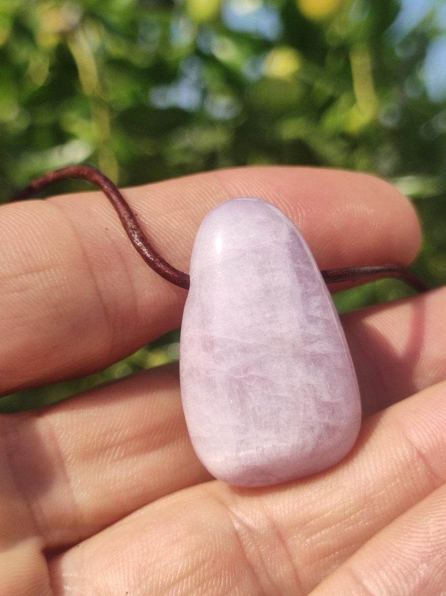 Kunzit A - Edelstein Kette Heilstein rosa pink Rarität Mann Frau Glück HIPPIE GOA Boho Tibet Ethno Natur Rarität Geschenk Er Sie Mann Frau - Art of Nature Berlin