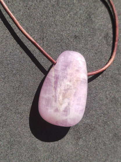 Kunzit A - Edelstein Kette Heilstein rosa pink Rarität Mann Frau Glück HIPPIE GOA Boho Tibet Ethno Natur Rarität Geschenk Er Sie Mann Frau - Art of Nature Berlin