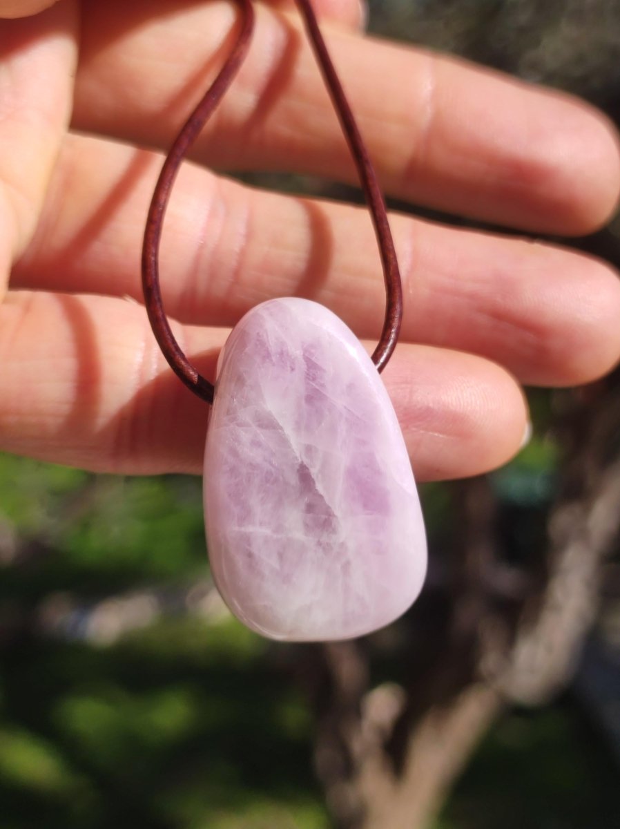 Kunzit A - Edelstein Kette Heilstein rosa pink Rarität Mann Frau Glück HIPPIE GOA Boho Tibet Ethno Natur Rarität Geschenk Er Sie Mann Frau - Art of Nature Berlin