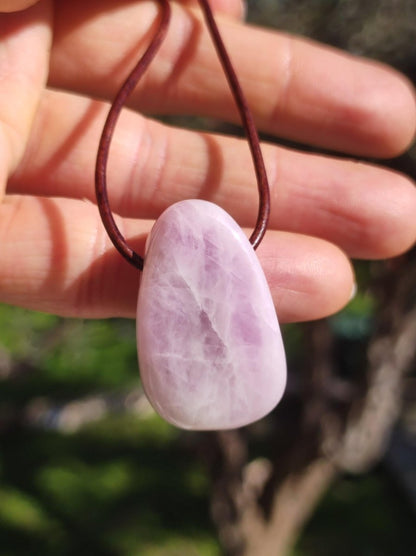 Kunzit A - Edelstein Kette Heilstein rosa pink Rarität Mann Frau Glück HIPPIE GOA Boho Tibet Ethno Natur Rarität Geschenk Er Sie Mann Frau - Art of Nature Berlin