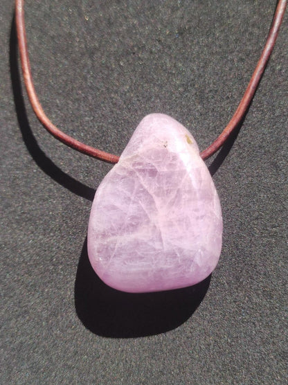 Kunzit A - Edelstein Kette Heilstein rosa pink Rarität Mann Frau Glück HIPPIE GOA Boho Tibet Ethno Natur Rarität Geschenk Er Sie Mann Frau - Art of Nature Berlin