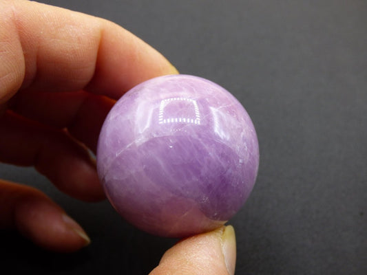 Kunzit A ~ Edelstein Kugel Deko Sphere Haus Wohn Kristall HIPPIE Heilstein Rarität Selten Frau Mann Geschenk Er Sie - Art of Nature Berlin