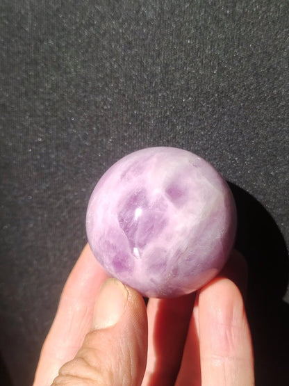 Kunzit A rosa Schimmer Flash ~ Edelstein Kugel Deko Sphere Haus Wohn Kristall HIPPIE Heilstein Rarität Selten Geschenk Frau Geschenk Er Sie - Art of Nature Berlin