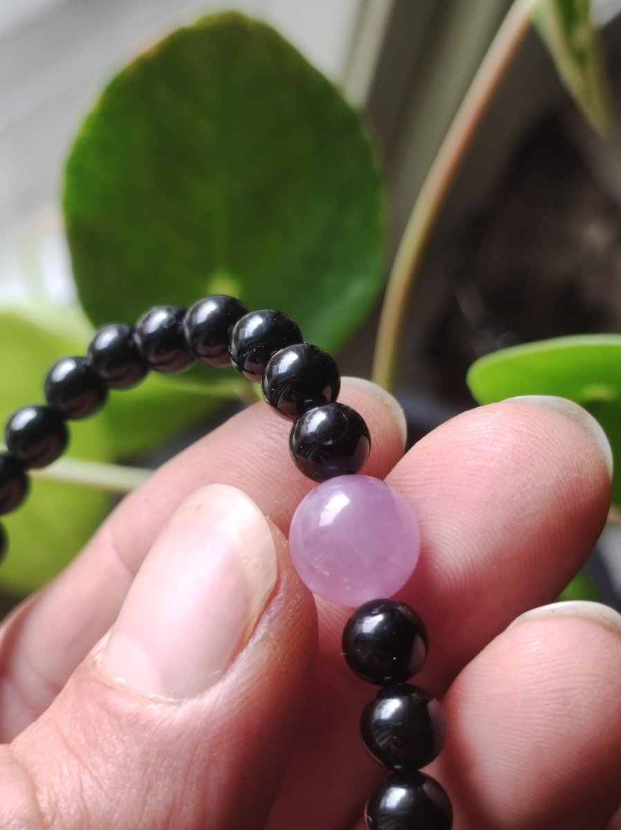Kunzit A + Turmalin (Schörl) - Edelstein Armband schwarz lila GOA Hippie Boho Natur Heilstein Geschenk Er Sie Mann Frau Freund Rarität Kraft - Art of Nature Berlin