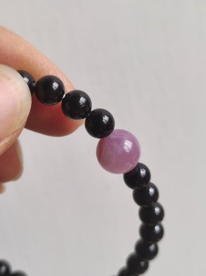 Kunzit A + Turmalin (Schörl) - Edelstein Armband schwarz lila GOA Hippie Boho Natur Heilstein Geschenk Er Sie Mann Frau Freund Rarität Kraft - Art of Nature Berlin