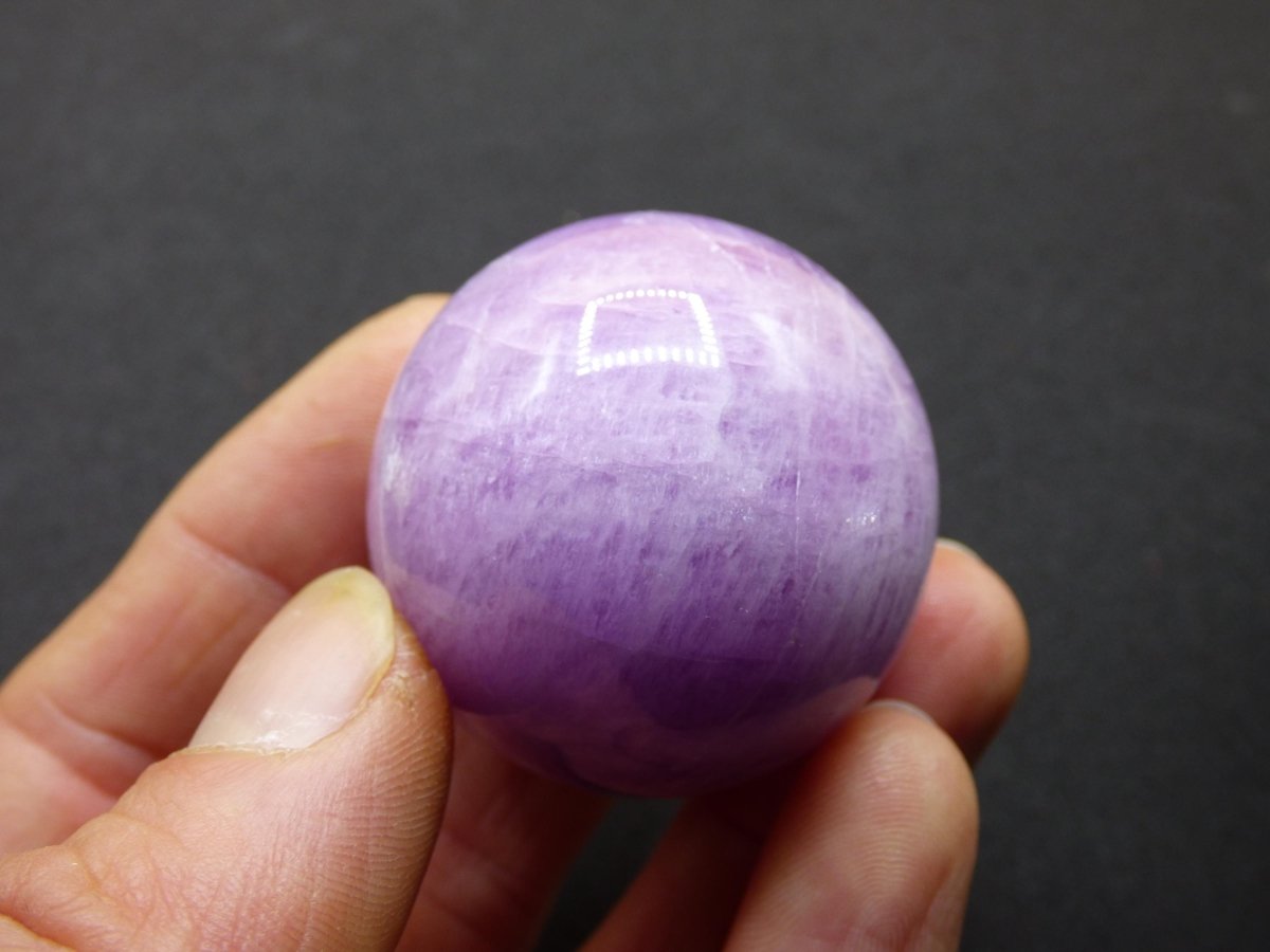 Kunzit AA ~ Edelstein Kugel Deko Sphere Haus Wohn Kristall HIPPIE Heilstein Rarität Selten Frau Mann Geschenk Er Sie - Art of Nature Berlin