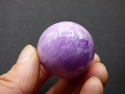 Kunzit AA ~ Edelstein Kugel Deko Sphere Haus Wohn Kristall HIPPIE Heilstein Rarität Selten Frau Mann Geschenk Er Sie - Art of Nature Berlin