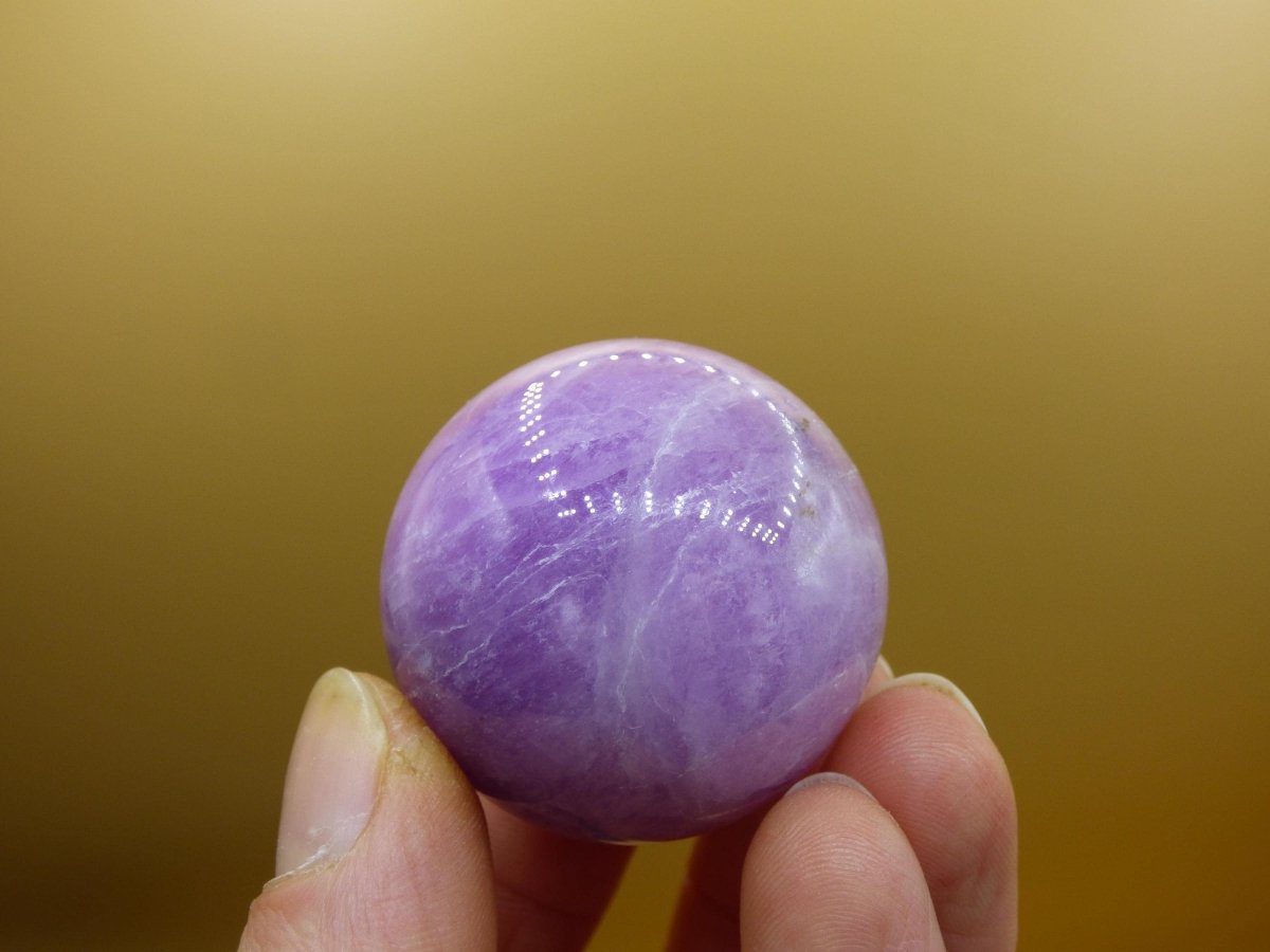 Kunzit AA ~ Edelstein Kugel Deko Sphere Haus Wohn Kristall HIPPIE Heilstein Rarität Selten Frau Mann Geschenk Er Sie - Art of Nature Berlin