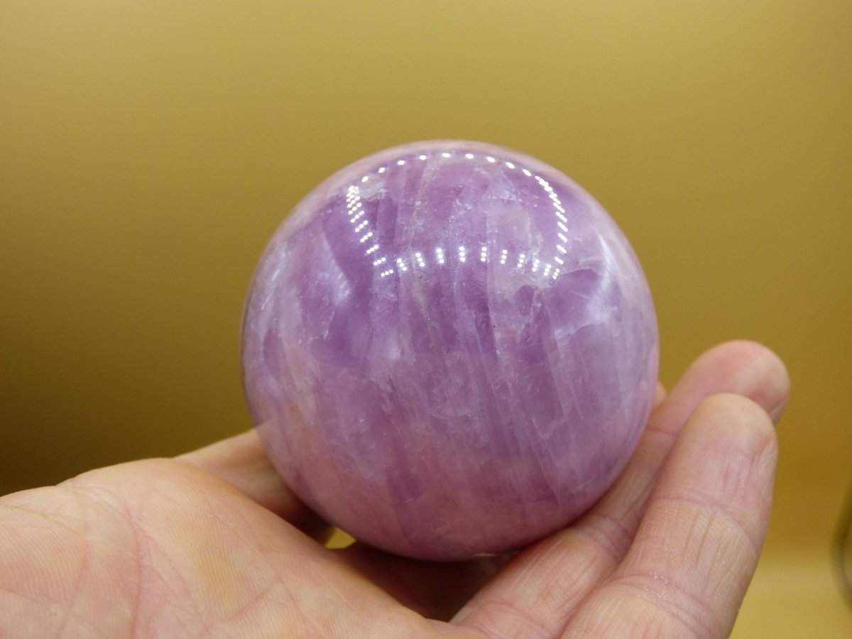 Kunzit AA rosa - Edelstein Kugel Deko Sphere Haus Wohn Kristall Energie Heilstein Rarität Selten Geschenk Er Sie Mann Frau schön Wohnen Haus - Art of Nature Berlin