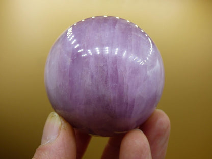 Kunzit AA rosa - Edelstein Kugel Deko Sphere Haus Wohn Kristall Energie Heilstein Rarität Selten Geschenk Er Sie Mann Frau schön Wohnen Haus - Art of Nature Berlin