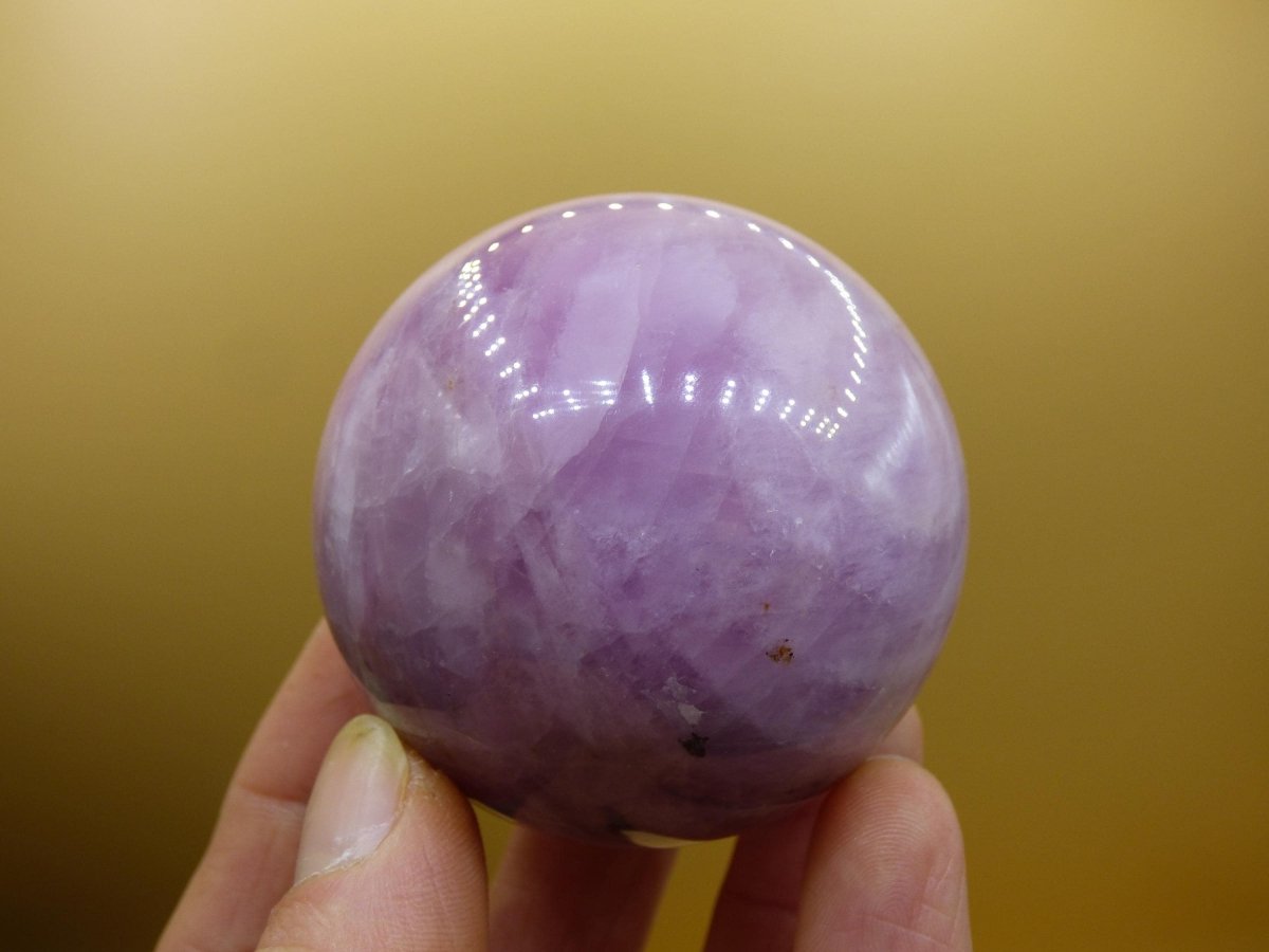 Kunzit AA rosa - Edelstein Kugel Deko Sphere Haus Wohn Kristall Energie Heilstein Rarität Selten Geschenk Er Sie Mann Frau schön Wohnen Haus - Art of Nature Berlin