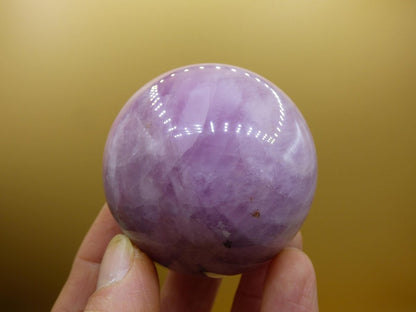 Kunzit AA rosa - Edelstein Kugel Deko Sphere Haus Wohn Kristall Energie Heilstein Rarität Selten Geschenk Er Sie Mann Frau schön Wohnen Haus - Art of Nature Berlin