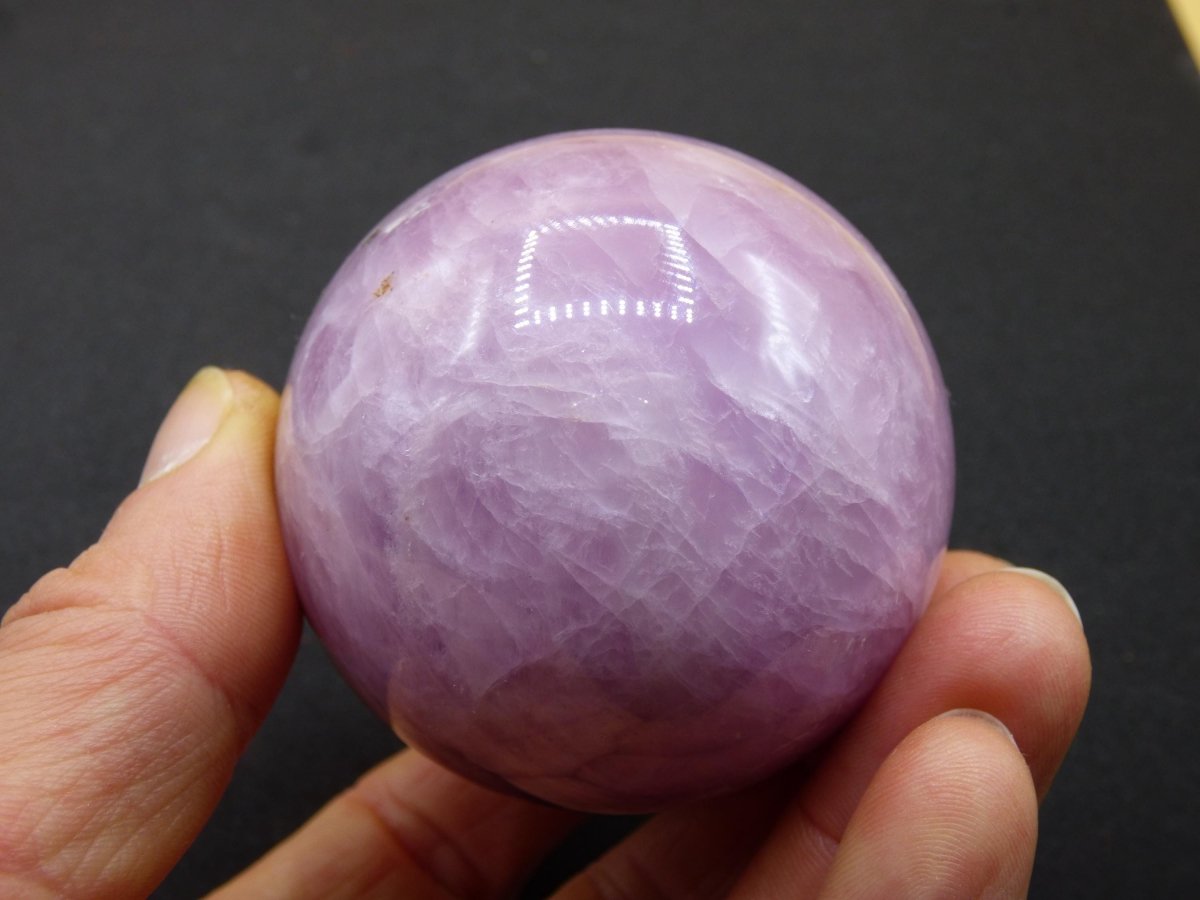 Kunzit AA rosa - Edelstein Kugel Deko Sphere Haus Wohn Kristall Energie Heilstein Rarität Selten Geschenk Er Sie Mann Frau schön Wohnen Haus - Art of Nature Berlin