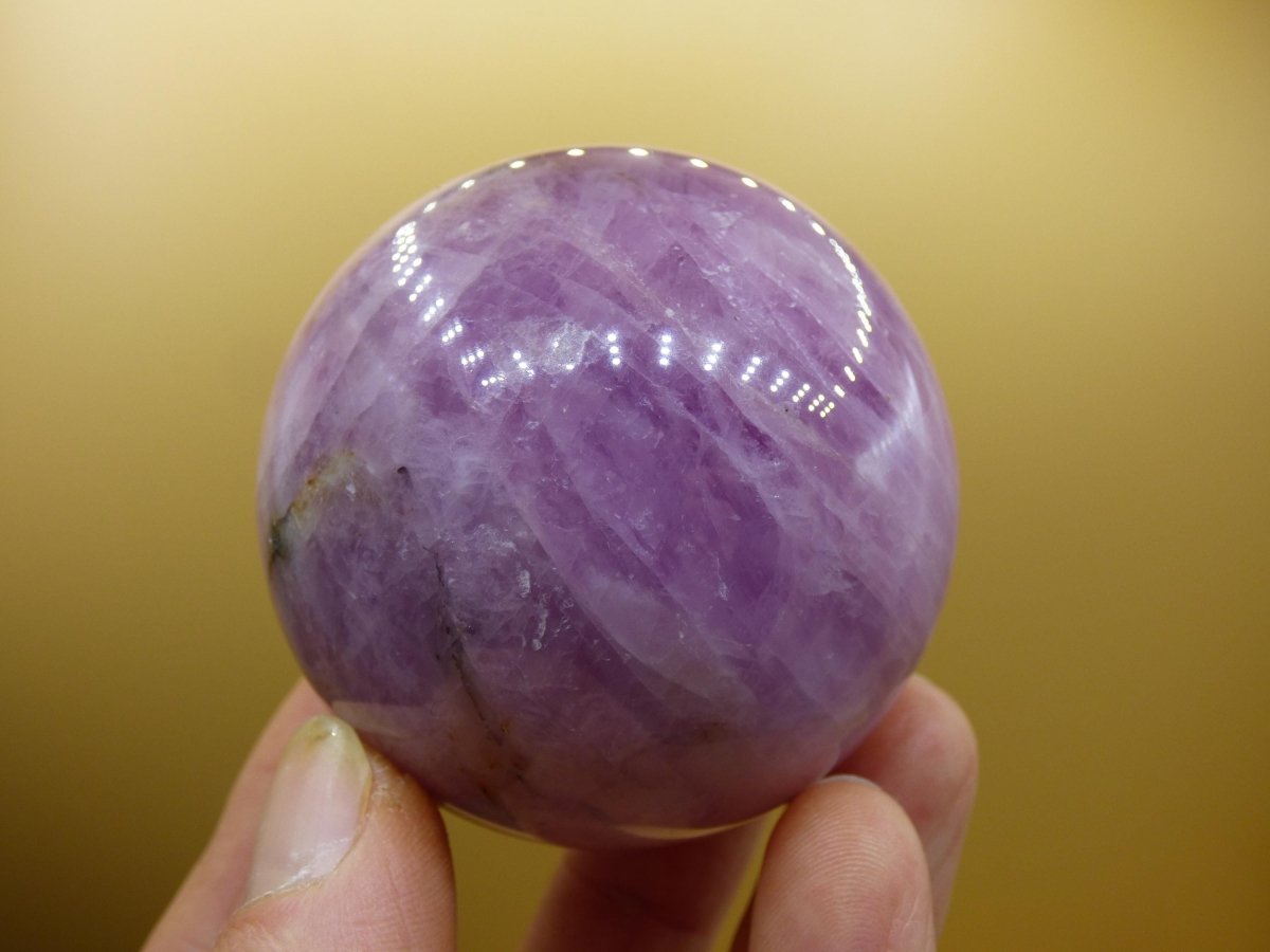 Kunzit AA rosa - Edelstein Kugel Deko Sphere Haus Wohn Kristall Energie Heilstein Rarität Selten Geschenk Er Sie Mann Frau schön Wohnen Haus - Art of Nature Berlin