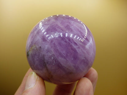 Kunzit AA rosa - Edelstein Kugel Deko Sphere Haus Wohn Kristall Energie Heilstein Rarität Selten Geschenk Er Sie Mann Frau schön Wohnen Haus - Art of Nature Berlin