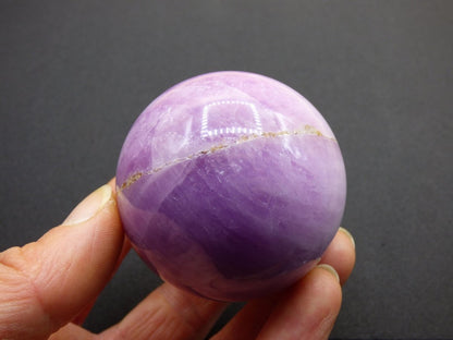 Kunzit AA rosa Schimmer Flash ~ Edelstein Kugel Deko Sphere Haus Wohn Kristall HIPPIE Heilstein Rarität Selten Geschenk Frau Geschenk Er Sie - Art of Nature Berlin