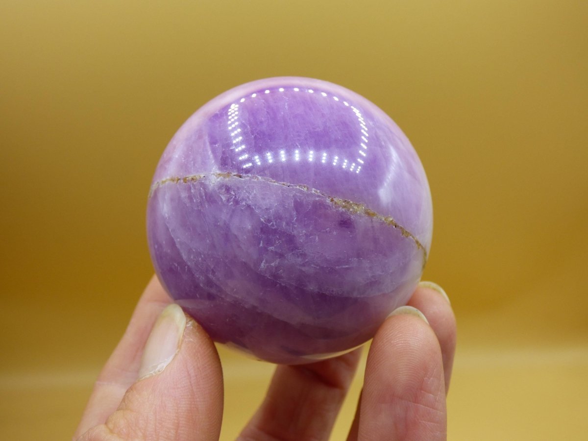 Kunzit AA rosa Schimmer Flash ~ Edelstein Kugel Deko Sphere Haus Wohn Kristall HIPPIE Heilstein Rarität Selten Geschenk Frau Geschenk Er Sie - Art of Nature Berlin