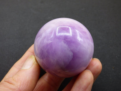 Kunzit AA rosa Schimmer Flash ~ Edelstein Kugel Deko Sphere Haus Wohn Kristall HIPPIE Heilstein Rarität Selten Geschenk Frau Geschenk Er Sie - Art of Nature Berlin