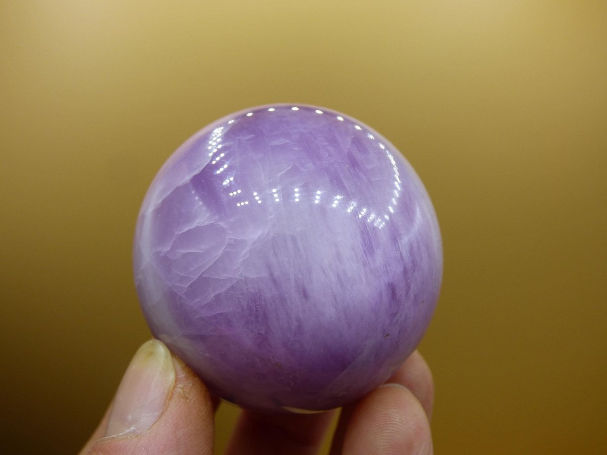 Kunzit AA rosa Schimmer Flash ~ Edelstein Kugel Deko Sphere Haus Wohn Kristall HIPPIE Heilstein Rarität Selten Geschenk Frau Geschenk Er Sie - Art of Nature Berlin