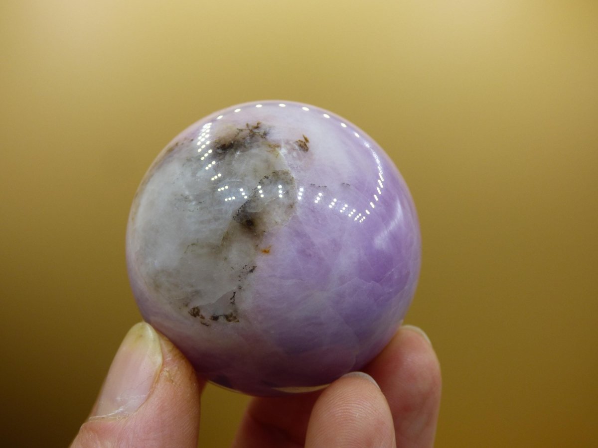 Kunzit AA rosa Schimmer Flash ~ Edelstein Kugel Deko Sphere Haus Wohn Kristall HIPPIE Heilstein Rarität Selten Geschenk Frau Geschenk Er Sie - Art of Nature Berlin